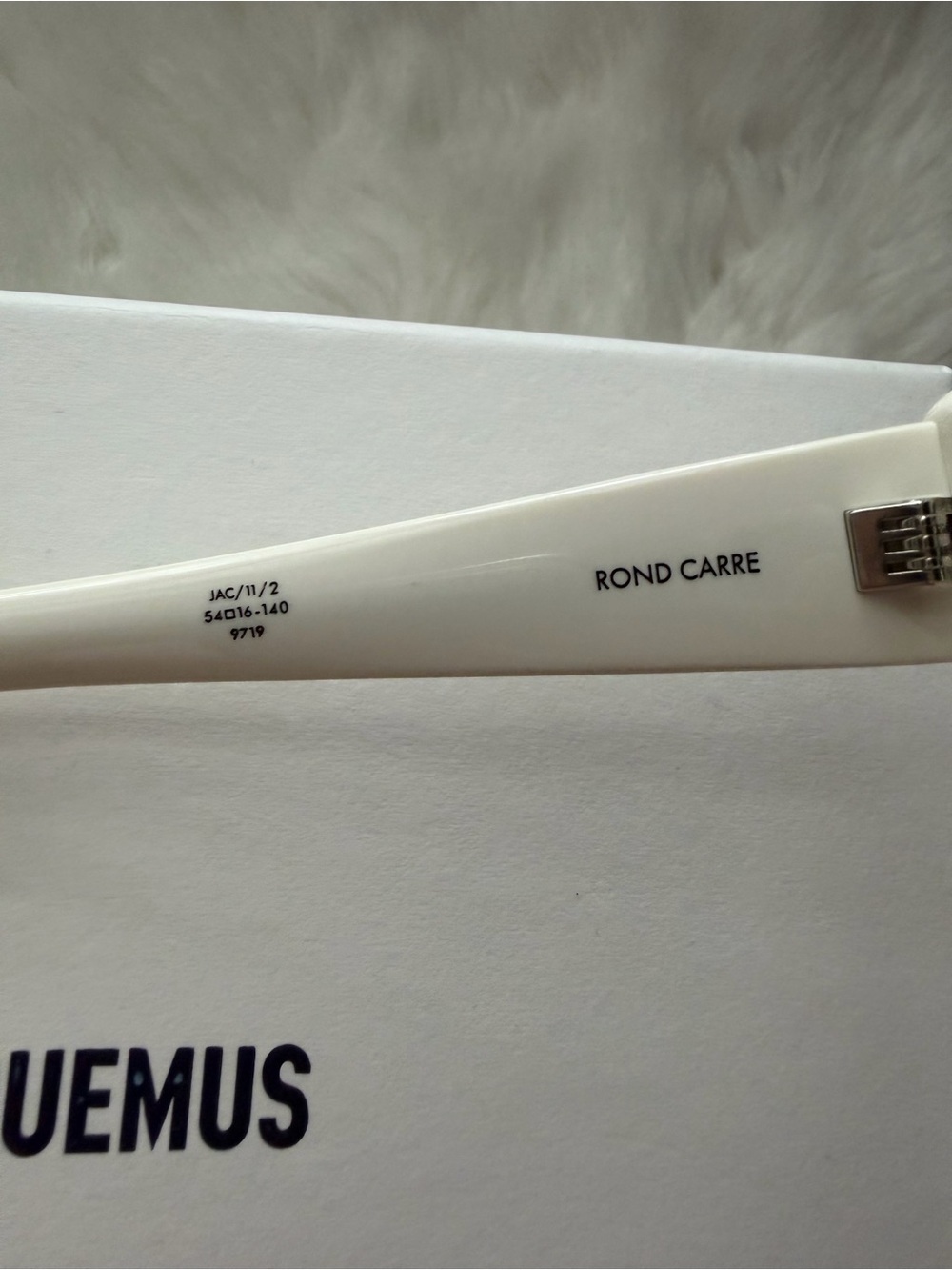 New! Jacquemus White Cream Rectangular Sunglasses with Dark Blue Lenses - Picture 5 of 9